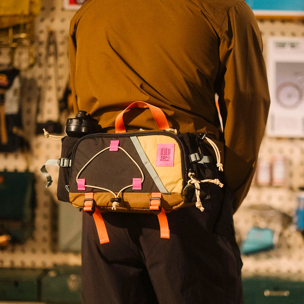 General Lookbook On Model Shot of Mountain Hydro Hip Pack in "Desert Palm / Sahara"